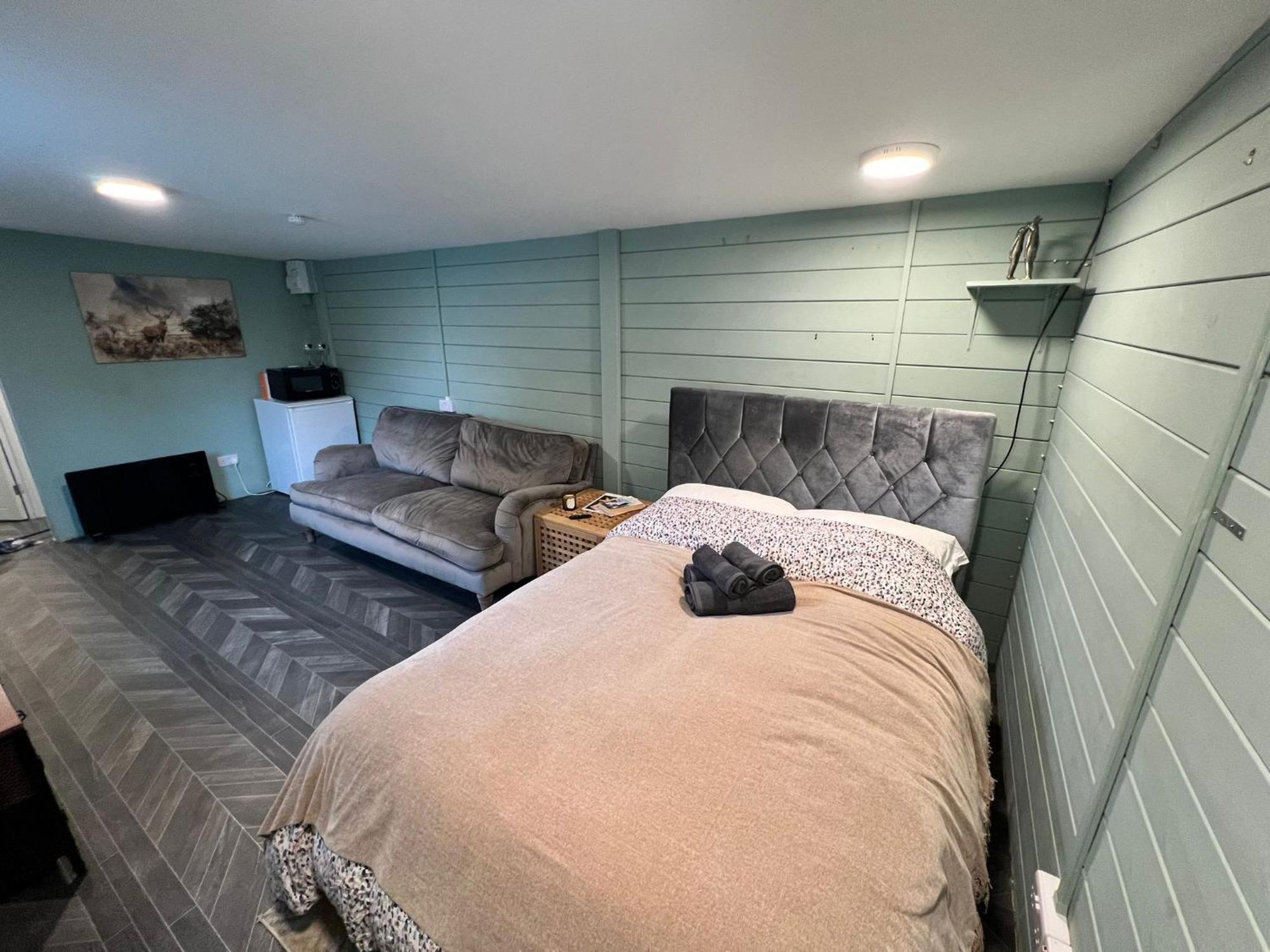 Cozy Cabin Independent Ensuite Guildford Exterior photo